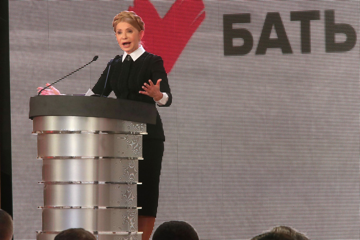 Тимошенко: Киев наводнили крымообразные человечки в штатском — десятки тысяч