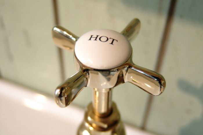 Из-за отключения горячей воды екатеринбуржцы раскупают водонагреватели