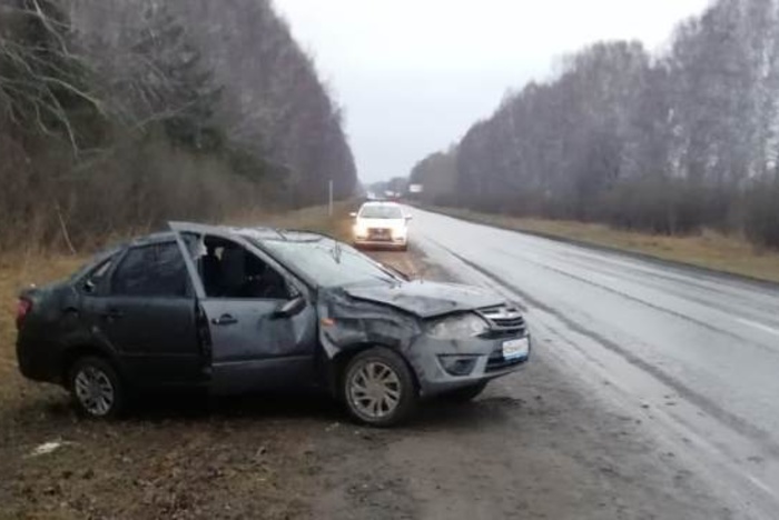 В Свердловской области водитель попал в серьёзное ДТП на угнанной машине