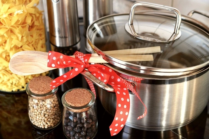 В России предложили выплачивать МРОТ домохозяйкам