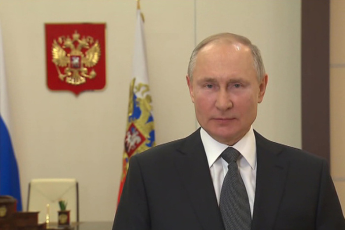 Путин поздравил металлургов с праздником