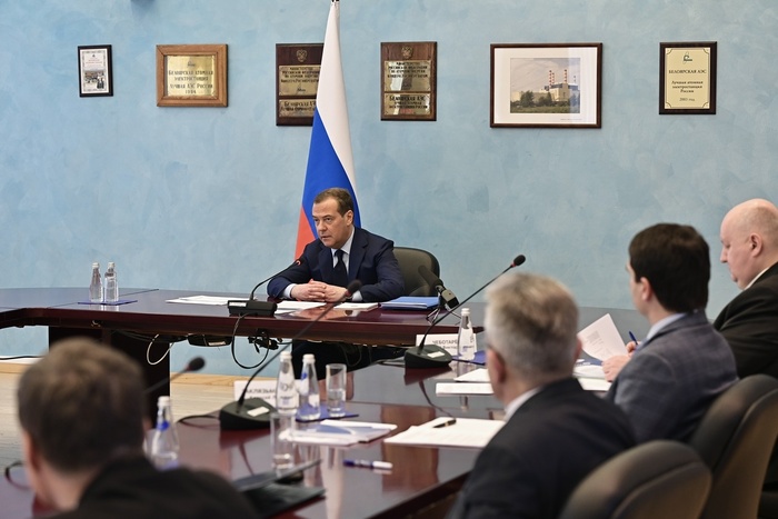 Зампред Совбеза РФ Дмитрий Медведев провел совещание на Белоярской АЭС