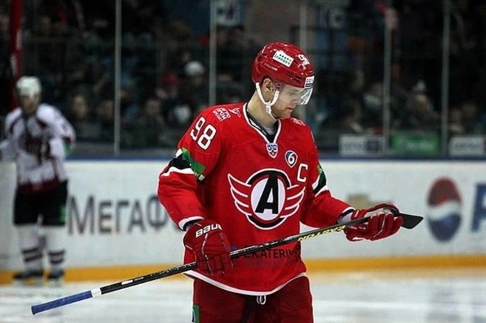 Стало известно, от чего внезапно скончался известный екатеринбургский хоккеист