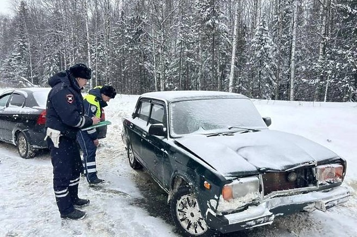 На свердловской трассе погибли женщины, которые помогали вытащить попавшую в ДТП машину