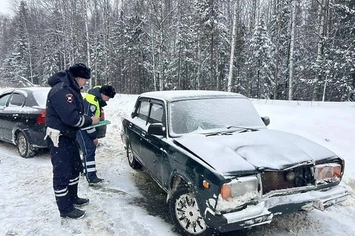 На свердловской трассе погибли женщины, которые помогали вытащить попавшую в ДТП машину