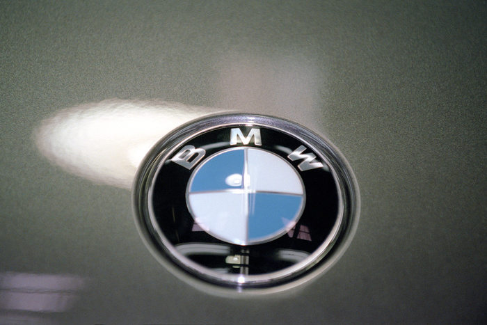 В Екатеринбурге продают салон BMW за 427 млн рублей