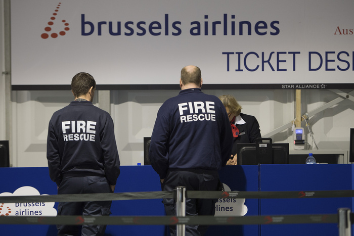 Аэропорт Брюсселя разрешил пассажирам провозить оружие