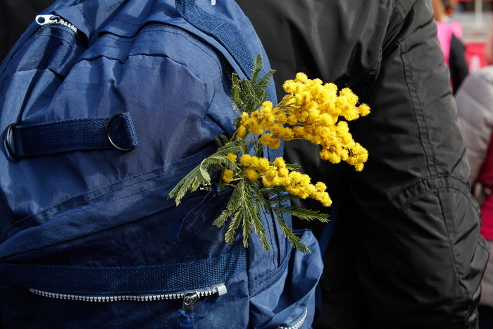 В Екатеринбург прибыло сто тонн цветов к 8 Марта