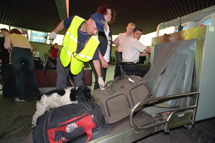 Аэропорт Нового Уренгоя эвакуировали из-за угроз одной из пассажирок