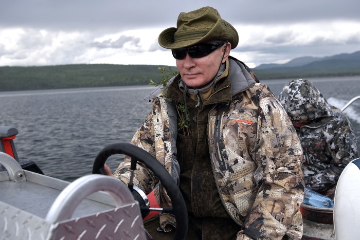 Немецкие стилисты порекомендовали одежду для рыбалки в стиле Путина