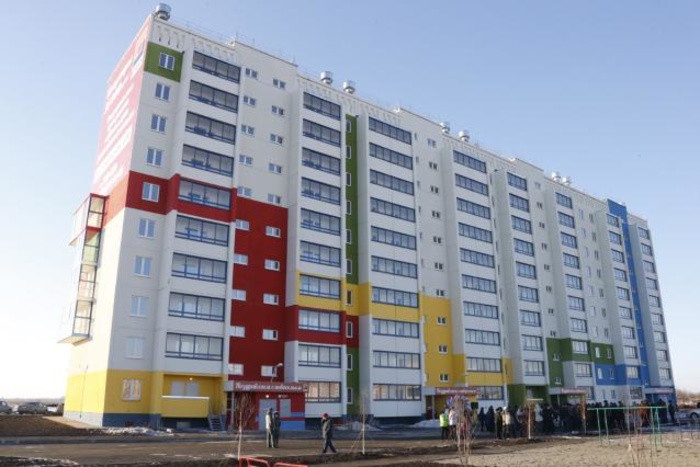 Каменск-Уральский многоэтажки. Квартирные дома в Каменск Уральском. Новые многоэтажные дома в Каменске Уральском. Город Туринск видео когда выдавали квартиры в новые дома.