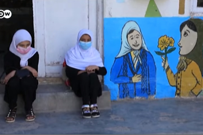 В Афганистане девочкам запретили ходить в среднюю школу