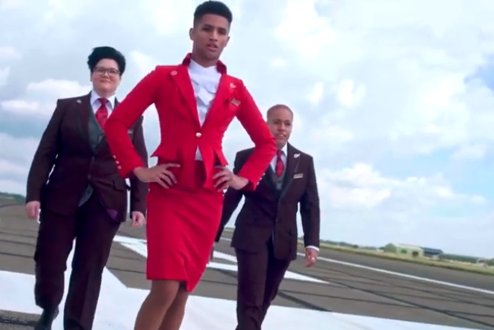 Британская авиакомпания разрешила мужчинам носить на работе юбки