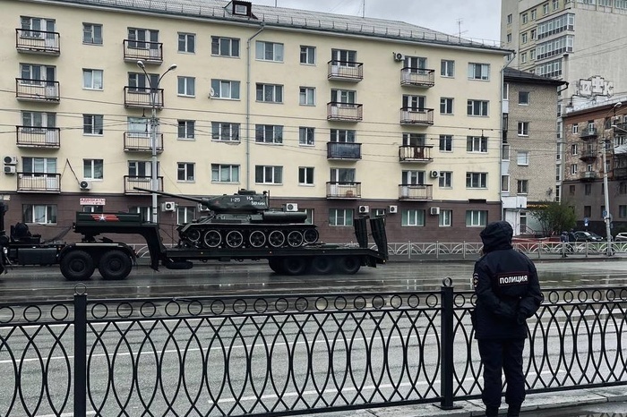 В Екатеринбурге ради военной техники перекрыли дорогу