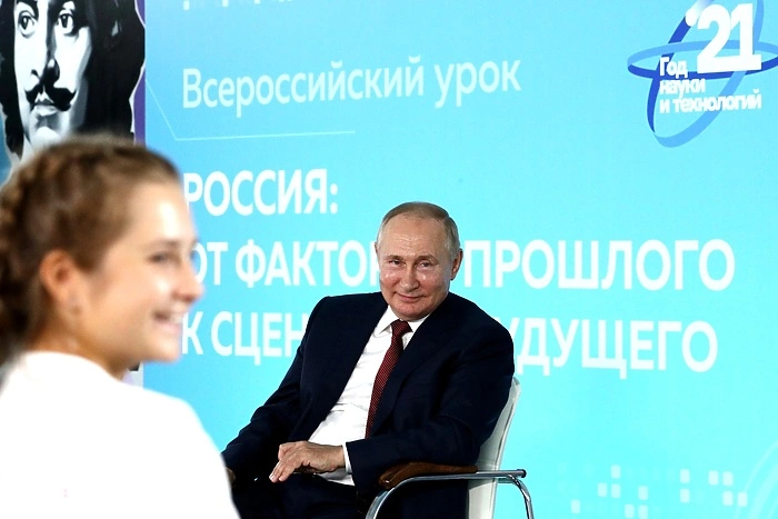 «Ку-ку, это я!» В детстве Владимир Путин опаздывал в школу рядом с домом