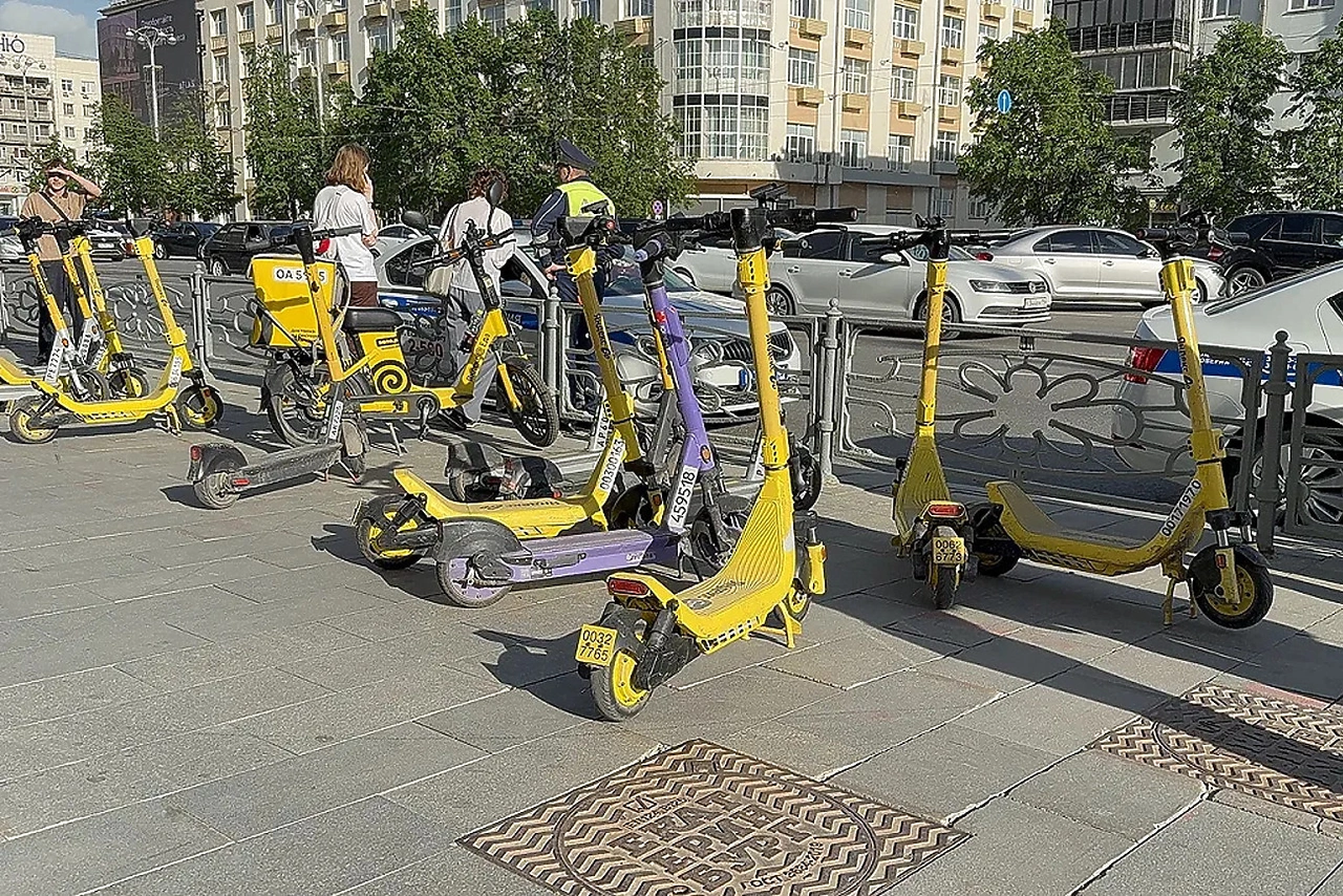 В Екатеринбурге могут ввести платную эвакуацию электросамокатов на спецстоянки