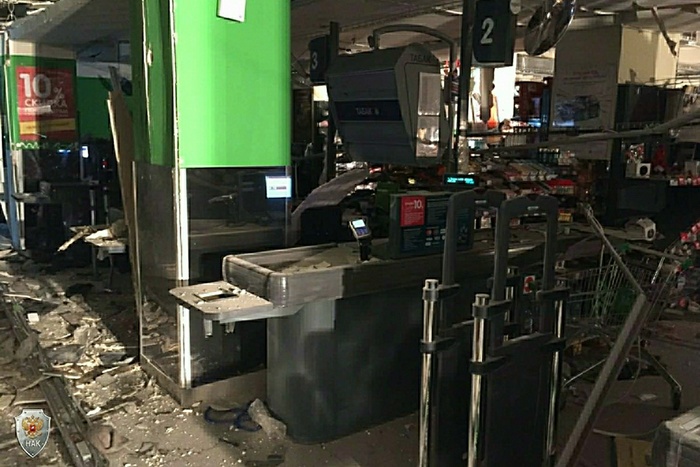 СМИ опубликовали фото взорвавшейся в «Перекрестке» в Петербурге бомбы