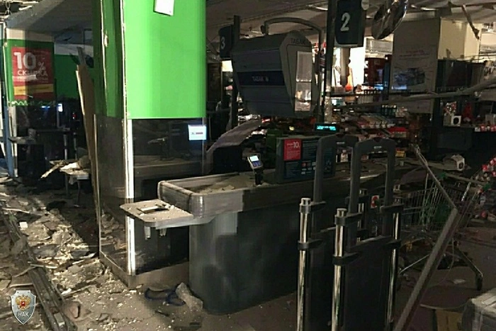 СМИ опубликовали фото взорвавшейся в «Перекрестке» в Петербурге бомбы