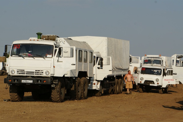Очередная колонна грузовиков с помощью для Донбасса пересекла границу
