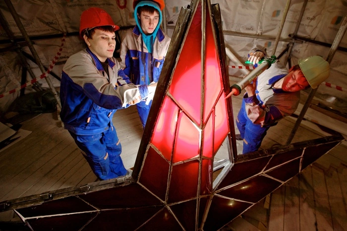 СМИ гадают, для кого Кремль заказал высшую военную награду