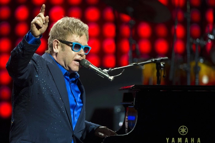 Элтон Джон помирился с Dolce & Gabbana