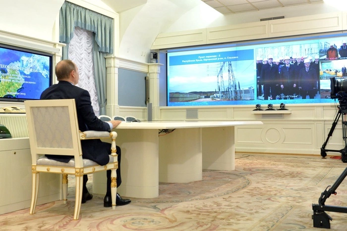 Жители Украины попросили разрушить энергомост Россия — Крым