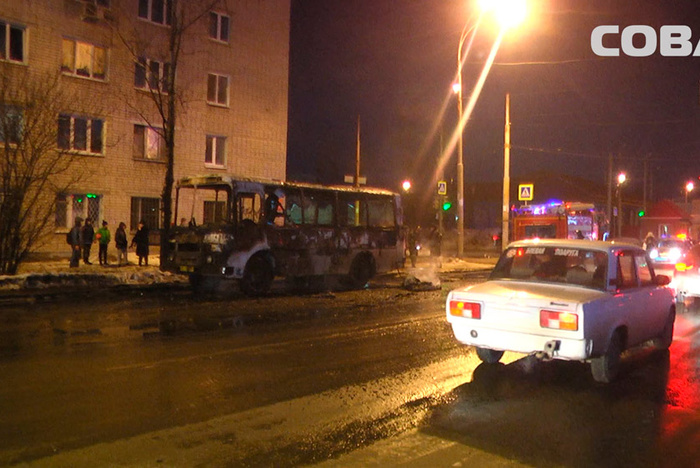 В центре Екатеринбурга из-за неисправности газового оборудования сгорел автобус