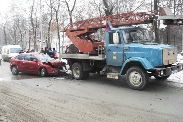 Два человека пострадали в серьезном ДТП на улице Кировградская