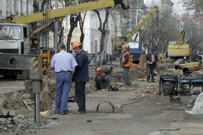 Коммунальщики на полтора месяца перекроют улицу Волгоградскую