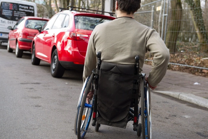 Руководство московского ресторана извинилось перед инвалидом за хамство охраны