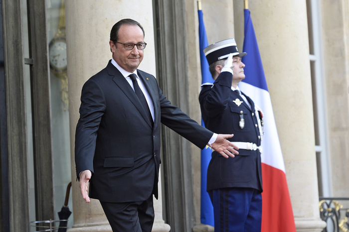 Французские СМИ узнали о зарплате в 10 тыс. евро парикмахера президента Олланда