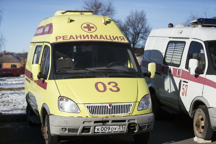 Неизвестные обстреляли машину скорой помощи в Екатеринбурге, пострадавших нет