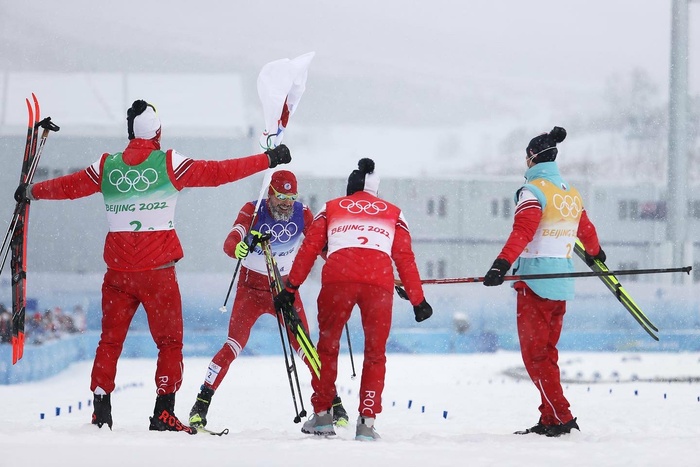 Российские лыжники выиграли золото Олимпиады в мужской эстафете