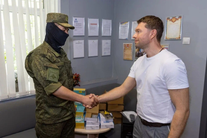 СМИ: в Екатеринбурге следователи пришли с обыском к Алексею Вихареву