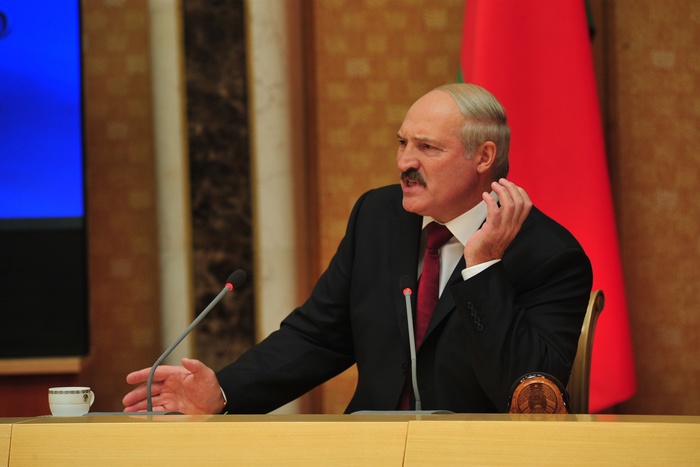 Лукашенко заявил об избалованности белорусов бесплатной медициной