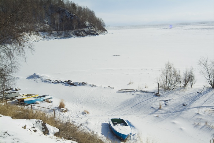 Три человека погибли, провалившись под лед озера на Южном Урале