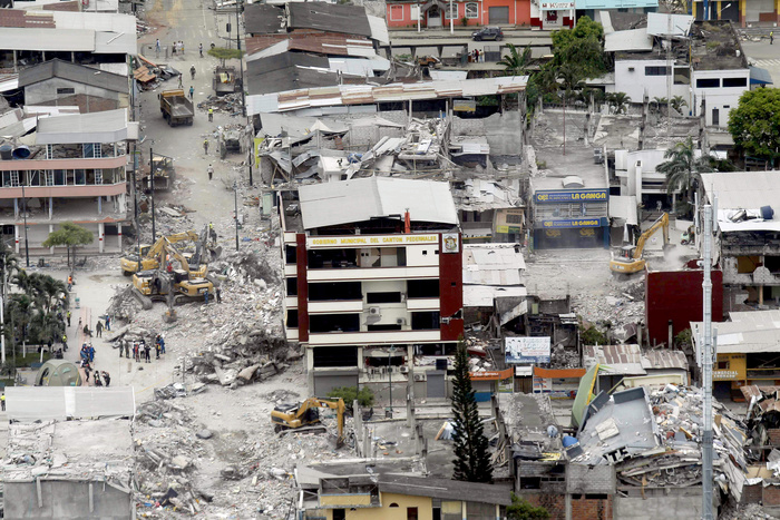 Число жертв землетрясения в Эквадоре приблизилось к 650. Объявлен траур