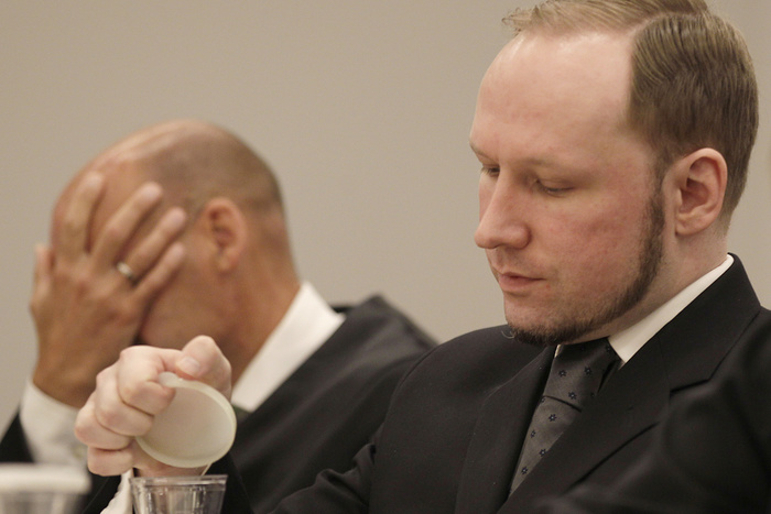 Норвежский террорист Брейвик, убивший 77 человек, попросил освободить его досрочно