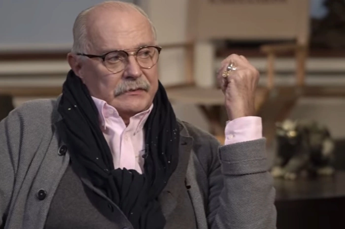 «Чего не хватает?» Михалков раскрыл гонорары актеров, поддержавших протесты