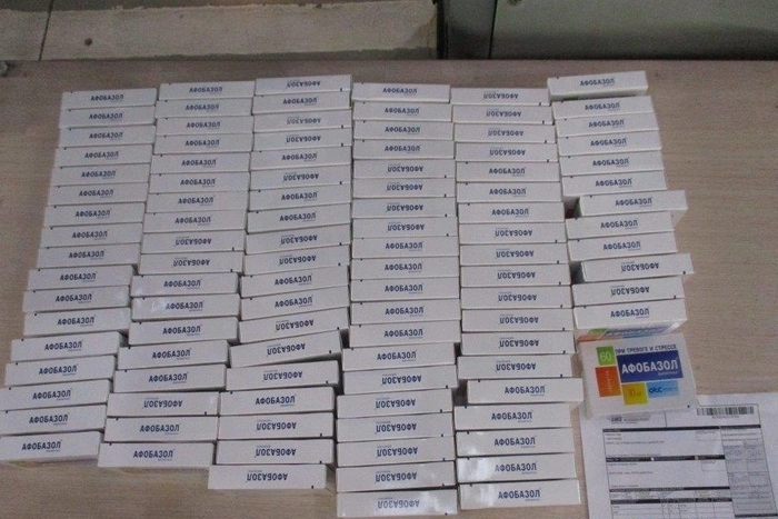 Хватит на 6 лет: из Екатеринбурга в США попытались вывезти сотни упаковок антидепрессантов