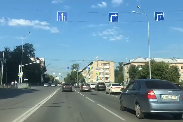В Екатеринбурге на оживлённом перекрёстке изменили схему движения