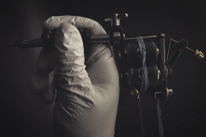 Вынесен приговор свердловскому тату-мастеру, обманом вколовшему наркотик школьнице