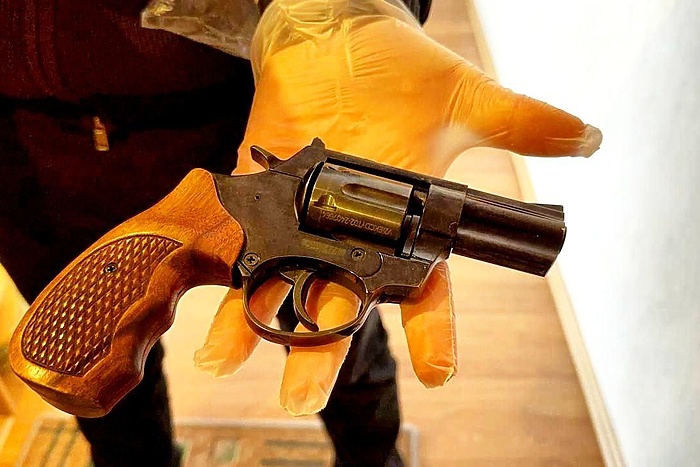 Свердловская полиция задержала уральца, устроившего стрельбу во дворе своего дома