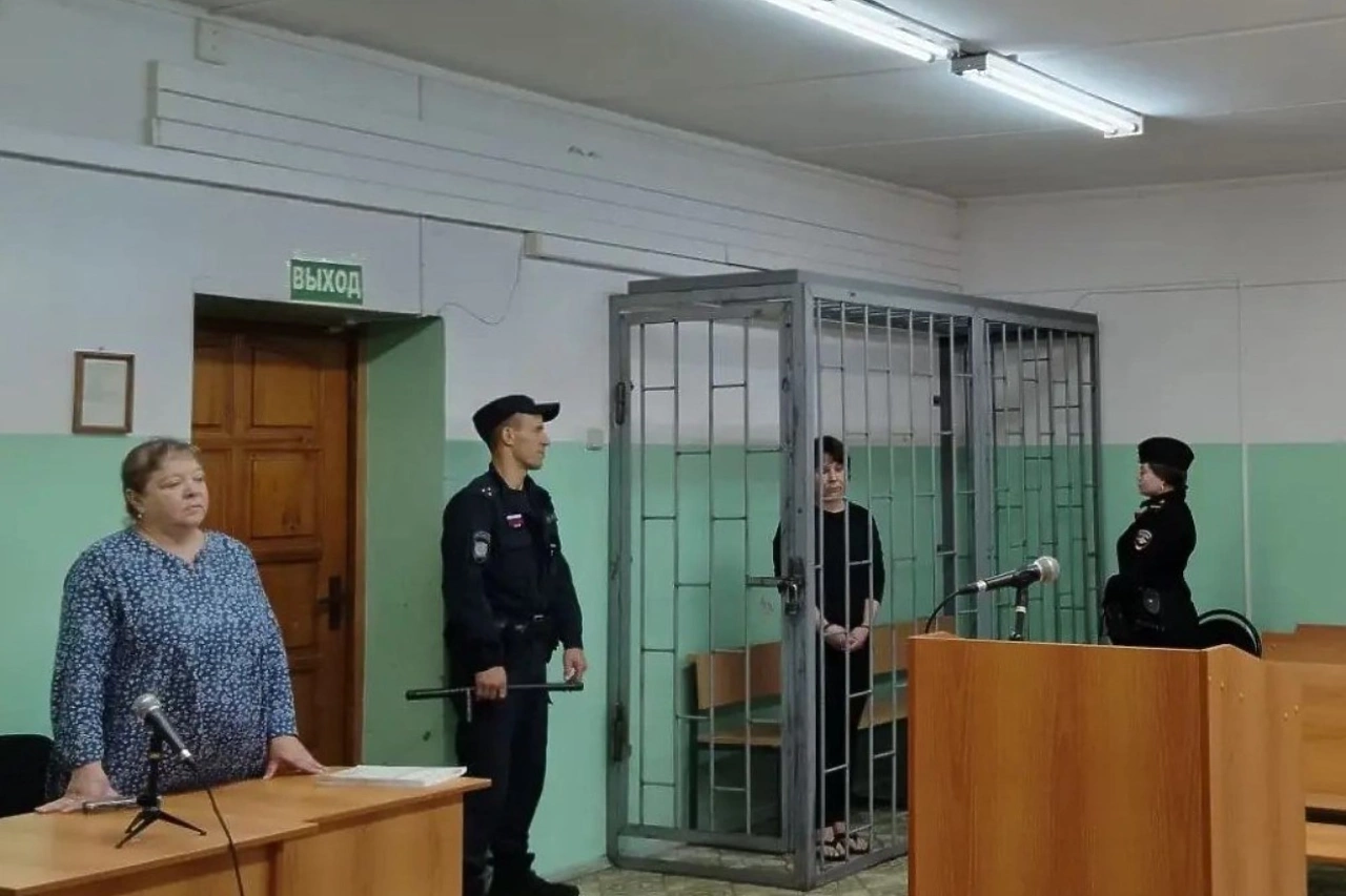 Свердловчанке не понравилось обслуживание в магазине и она вернулась с топором