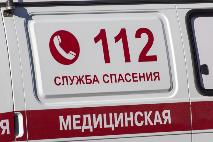 Пьяный таксист опрокинул машину с пассажиром в Екатеринбурге