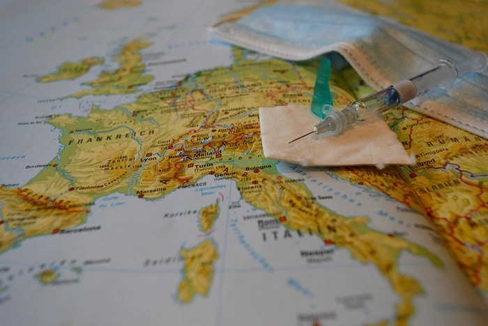 В Европе решили покончить с туризмом без паспорта вакцинации, теста и санитарной печати