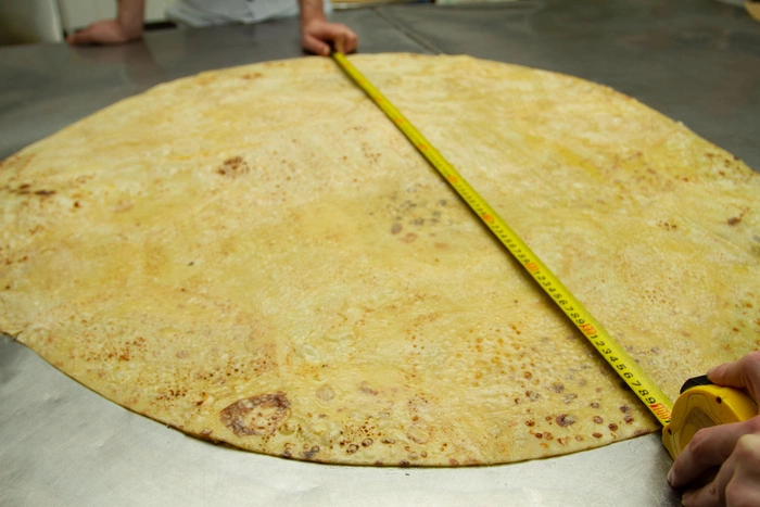 Свердловские заключенные приготовили гигантский блин