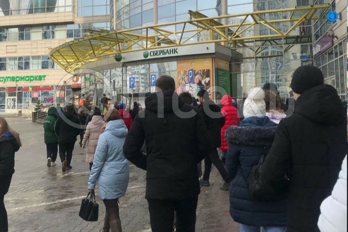 Из ТЦ «Мегаполис» экстренно эвакуировали людей