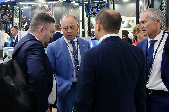 Паслер сократил число членов правительства Свердловской области