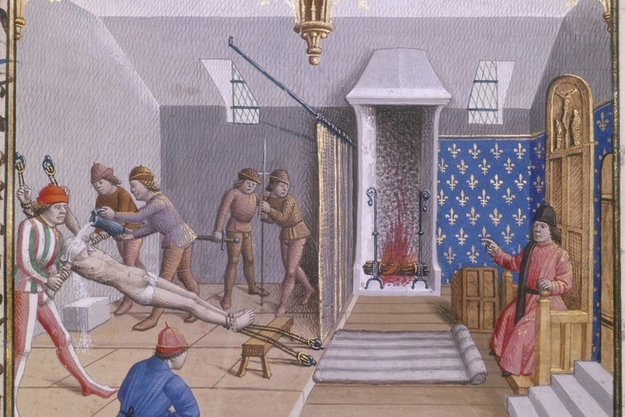 Журналисты обнаружили «пыточную» в подвале отселеленного дома в городке чекистов